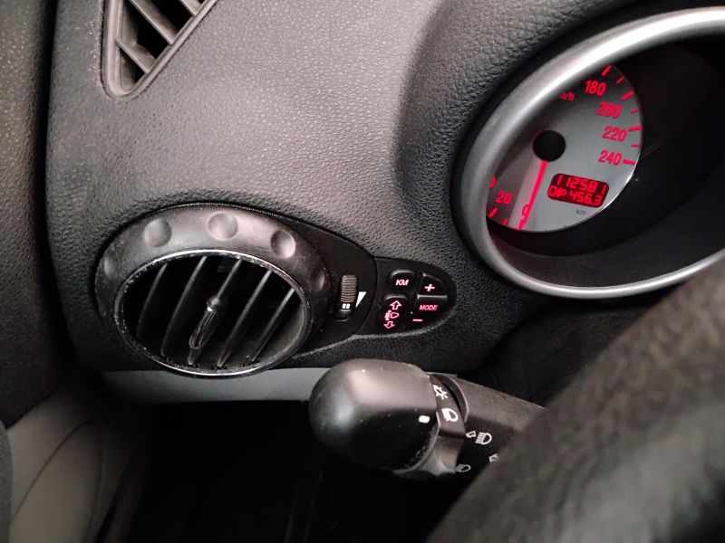 GuidiCar - ALFA ROMEO 147 147 - 1.6i 16V Twin Spark cat 5p. Distinctive
